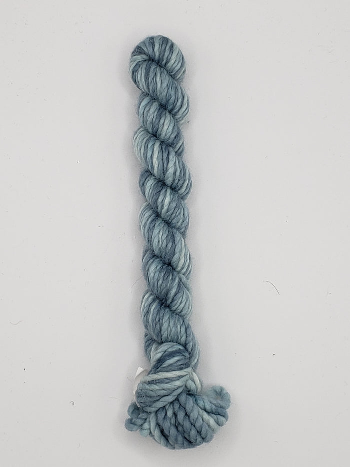 Othello Merino Mini-Skein - CLOUDS - 5522 Hand Dyed Chunky Yarn 25GR - B1